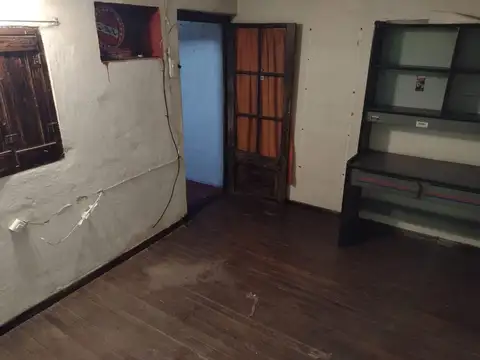 Local con deposito o vivienda en Caballito en alquiler