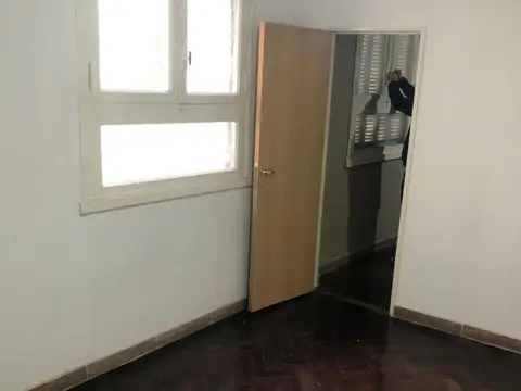 Av Patricios 1500, Piso 1