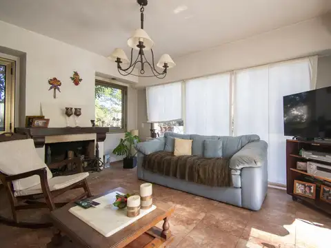 Casa en Venta con 3 cocheras