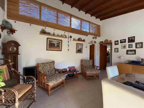 Casa 2 ambientes con 2 baños