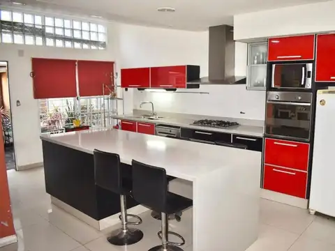 5 amb con cochera y pileta