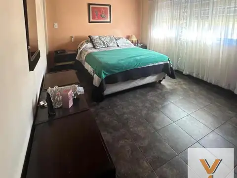 Casa en venta - 4 Dormitorios 3 Baños - Villa Bosch