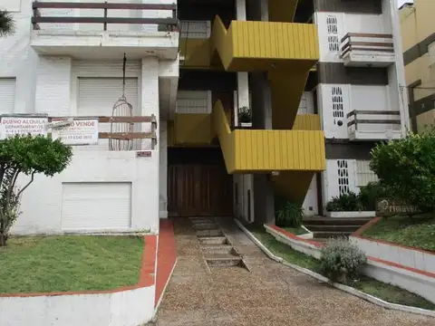 DEPARTAMENTO 2 y 1/2 AMBIENTES - FRENTE AL MAR - TODOS LOS SERVICIOS