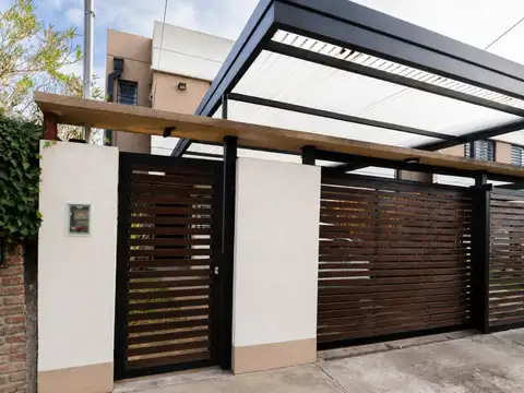 VENTA DEPARTAMENTO DUPLEX COCHERA JARDIN PARRILLA