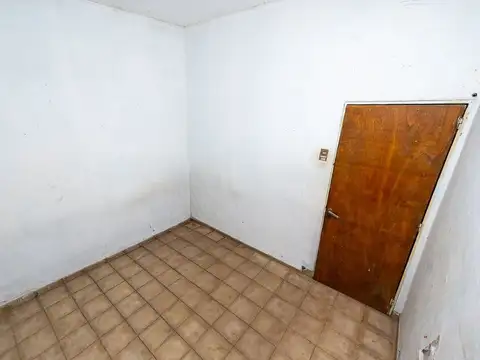 VENTA CASA A REFACCIONAR EN BARRIO SARMIENTO