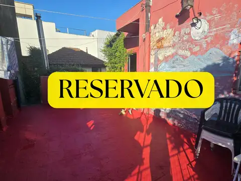 RESERVADO - Casa en Lote Propio con Terraza a Refaccionar en Villa Pueyrredón