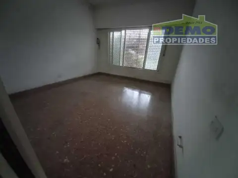 Casa 5 ambientes con 1 baño