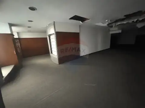 Casa 14 ambientes con 4 baños