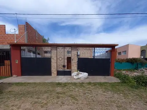 VENTA CASA 653 E/12 Y 13