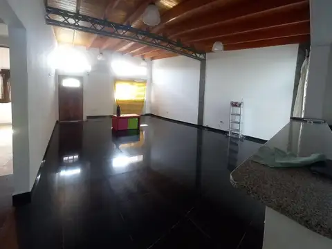 VENTA CASA 653 E/12 Y 13