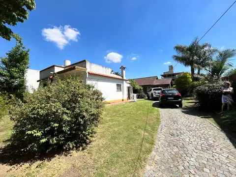 Casa 6 ambientes con 2 baños