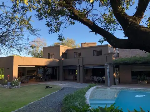 Casa en Venta 4 Dorm Villa Allende Golf