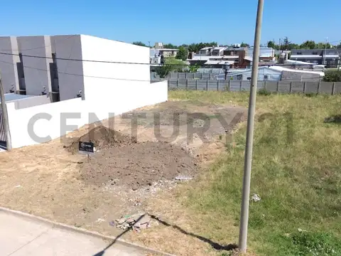 TERRENO CON TODOS LOS SERVICIOS. HERMOSA ZONA. POSIBILIDAD DE FINANCIAR DE VENADO TUERTO
