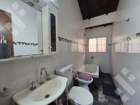 Casa 4 ambientes con 1 baño