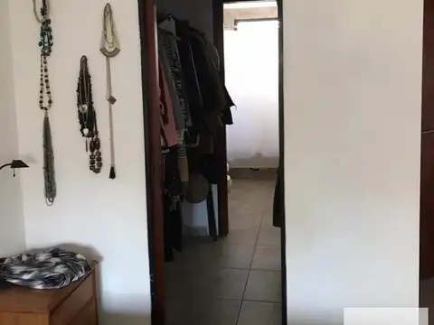 Casa 6 ambientes con 2 baños