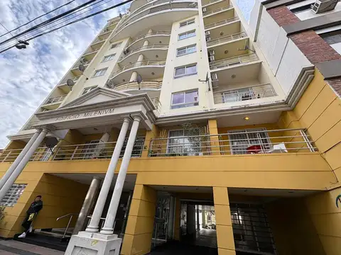Departamento de 4 Ambientes con cochera en Edificio Milenium.