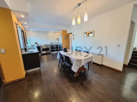 Chalet 6 ambientes nuevo en zona San Carlos