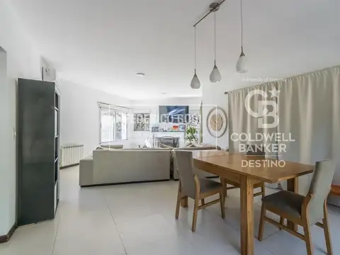 Casa en Venta con 3 cocheras