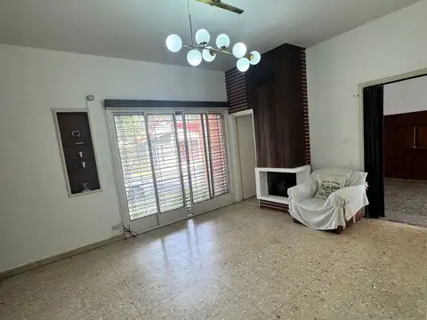 Casa en Alquiler con 2 cocheras
