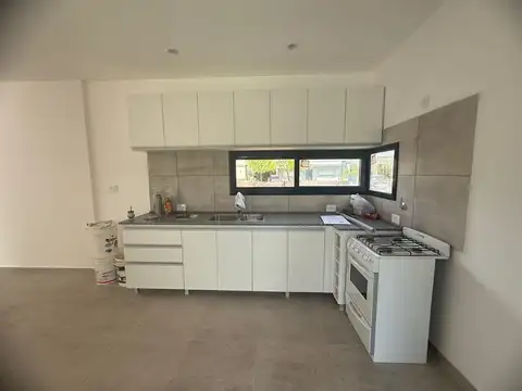 Casa 4 ambientes con 2 baños