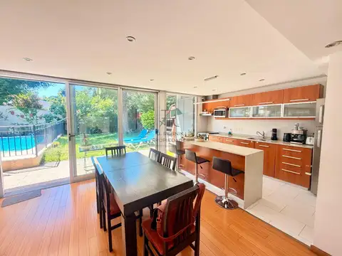 CASA EN MARTINEZ 3 DORMITORIOS PILETA IMPECABLE