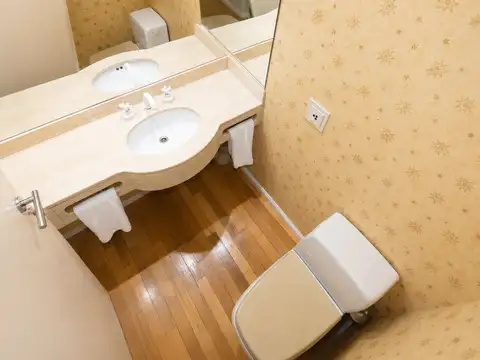 VENTA CASA 5 AMBIENTES  COGHLAN PILETA