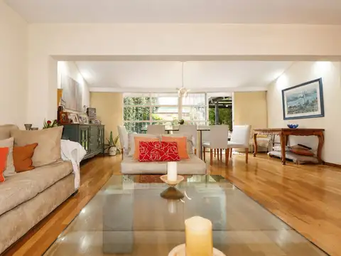 Casa en Venta con 3 cocheras