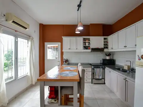 Casa en Venta con 3 cocheras
