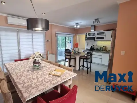 Casa 5 ambientes con 4 baños