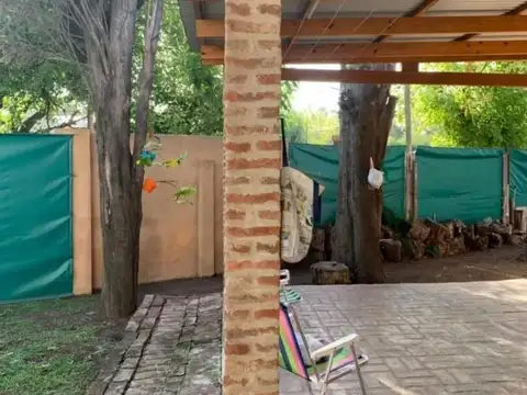 Oportunidad! Chalet en Villa Tesei Renovado en Amplio Lote.