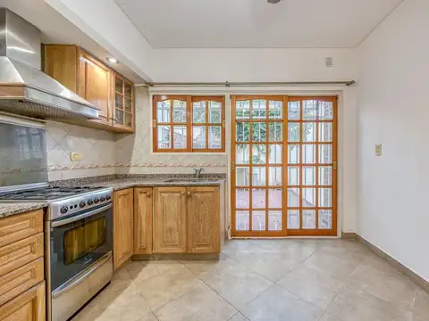 VENTA CASA TRIPLEX 4 AMB VILLA SARMIENTO CON PATIO