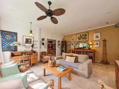 VENTA DE CASA DE ESTILO CLÁSICO, IMPECABLE EN CITY BELL.