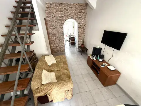 Depto Tipo Casa en Venta en Villa Luzuriaga, USD 85.000