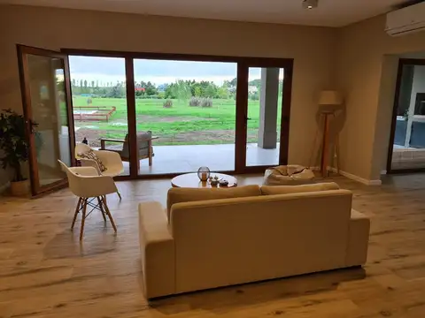 Casa en Alquiler de 3 dormitorios