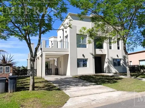 Casa en venta sobre lote interno en Barrio Vistas Puertos
