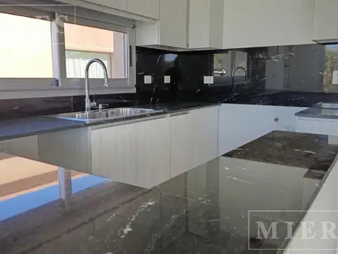 Casa en venta sobre lote interno en Barrio Vistas Puertos, Escobar