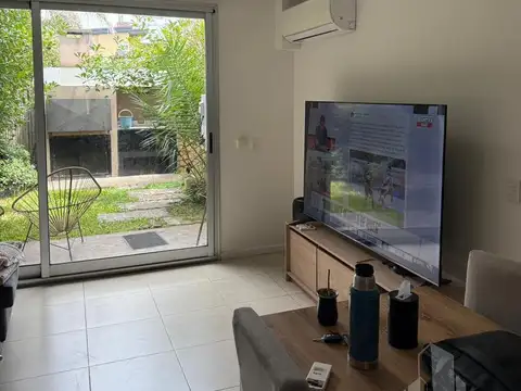 Depto Tipo Casa en Alquiler con 1 cocheras