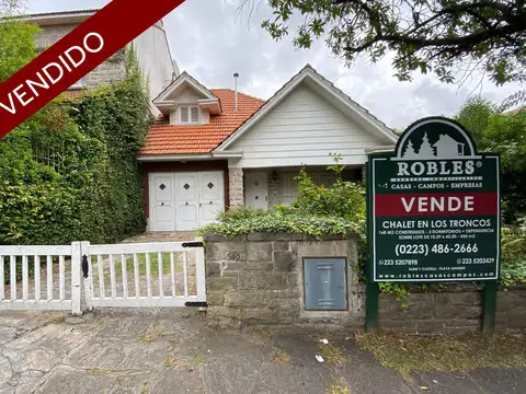 Clásico chalet, sobre excelente lote, en barrio Los Troncos. TOUR VIRTUAL. VENDIDO