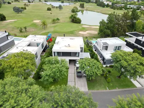 Casa 4 ambientes con 4 baños
