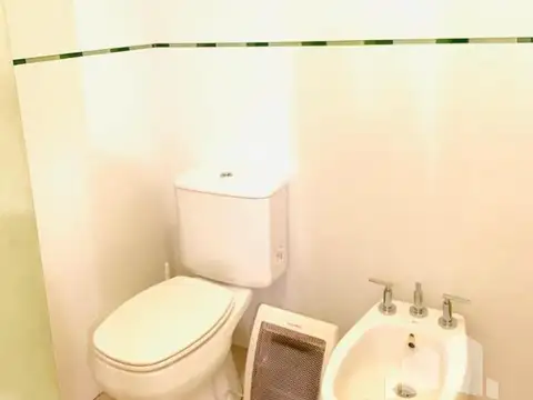VENTA CASA CASTELAR 4 AMBIENTES