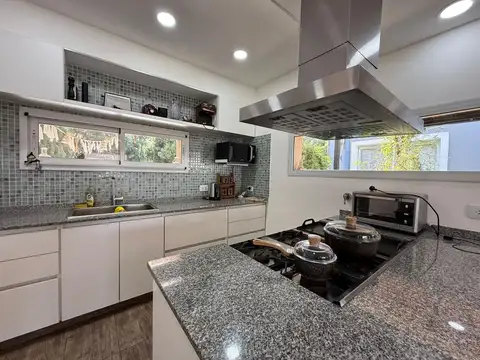 Casa en Venta con 4 cocheras