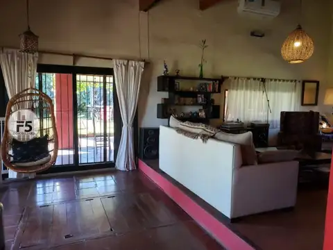 Casa en Venta con 2 cocheras