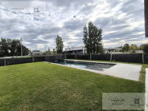 Casa en Venta con 4 cocheras