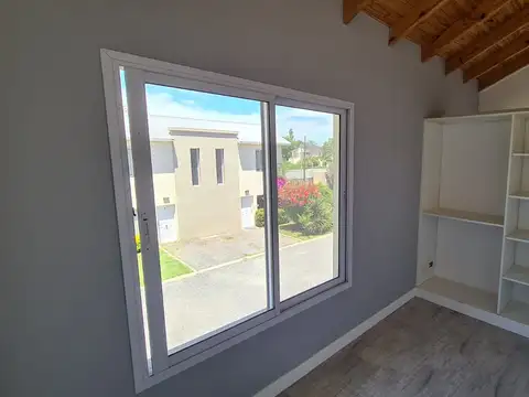Casa 2 ambientes con 2 baños