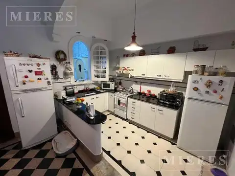 Edificio Comercial en  Cosme Beccar 261, frente a la estación de San Isidro