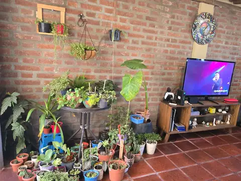 Casa 5 ambientes con 4 baños