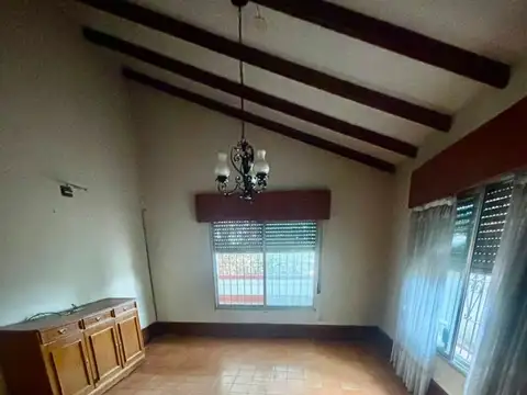 CASA EN VENTA EN PERGAMINO CON PATIO Y PILETA