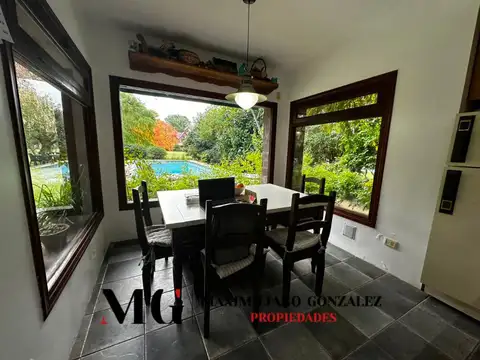 Casa 8 ambientes con 4 baños