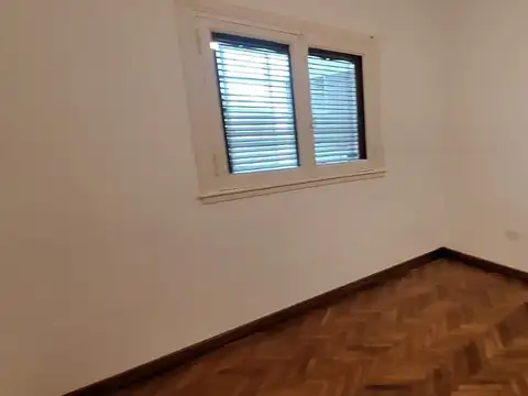 Casa en Alquiler con 1 cochera