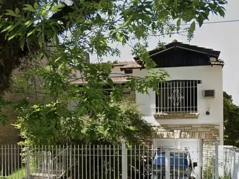Casa en alquiler c/ cochera en Tigre